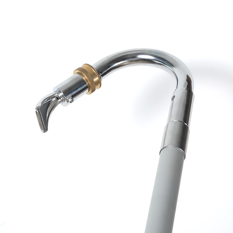 Čistič žlabů s teleskopickým pólem